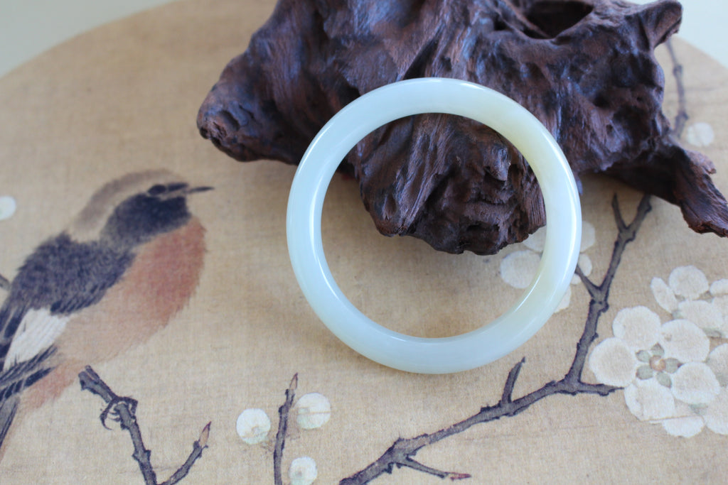 Handcrafted Russian Cream Yellow Jade Bangle Bracelet – 57.8 mm (俄奶黄 ~卡57.8)