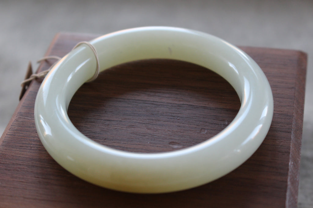 Natural Russian Green Jade ‘Sugar White’ Bangle Bracelet – 58.4mm (俄青白一口糖 ~ 卡58.4)