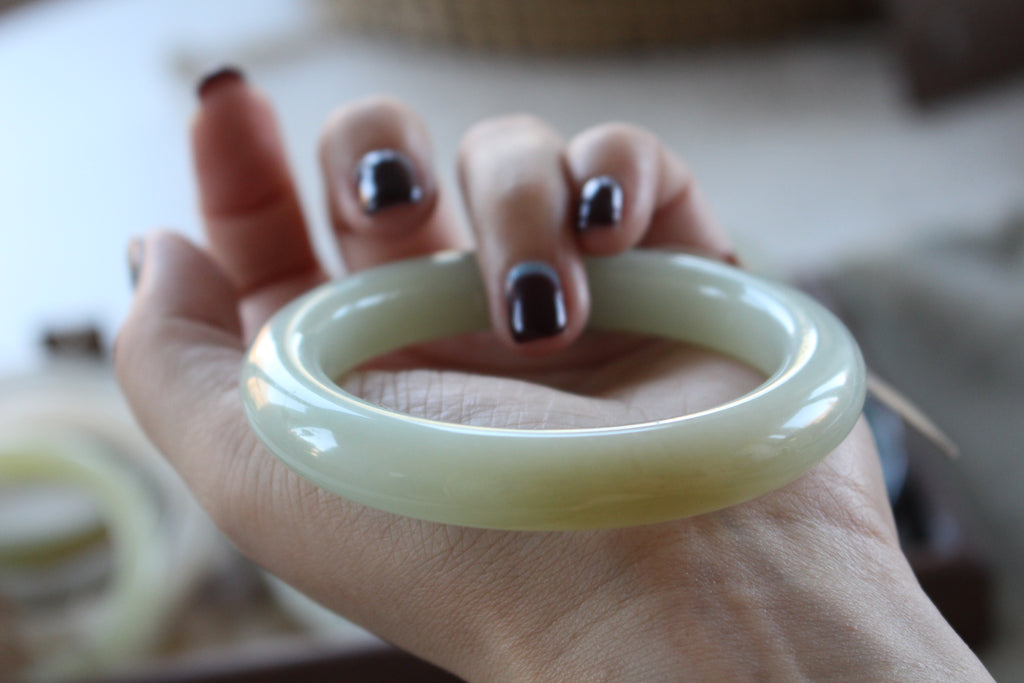 Natural Russian Green Jade ‘Sugar White’ Bangle Bracelet – 58.4mm (俄青白一口糖 ~ 卡58.4)